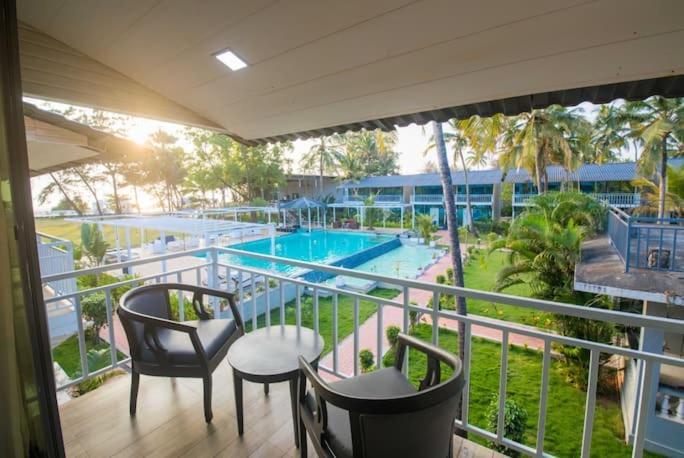 Foxoso La Beach Resort & Spa Old Goa Εξωτερικό φωτογραφία